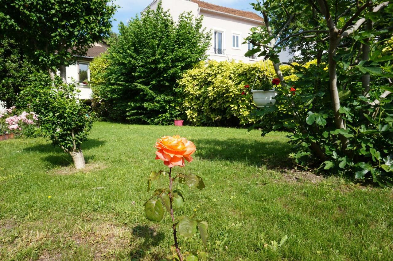 Une Chambre A Neuilly Guest House Exteriör bild